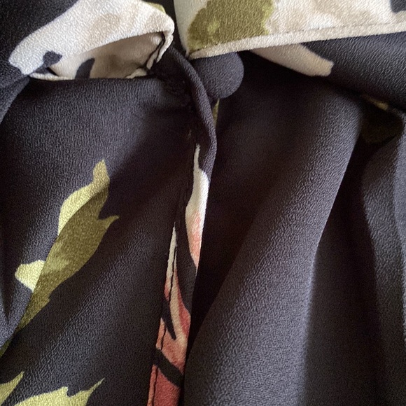 Suzy Shier black background floral fall blouse long sleeves bow tie front - Picture 4 of 10